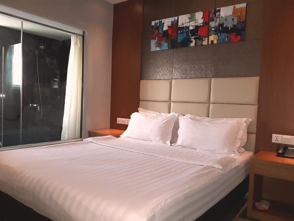 Mustika Gajah Mada Hotel Jakarta Extérieur photo
