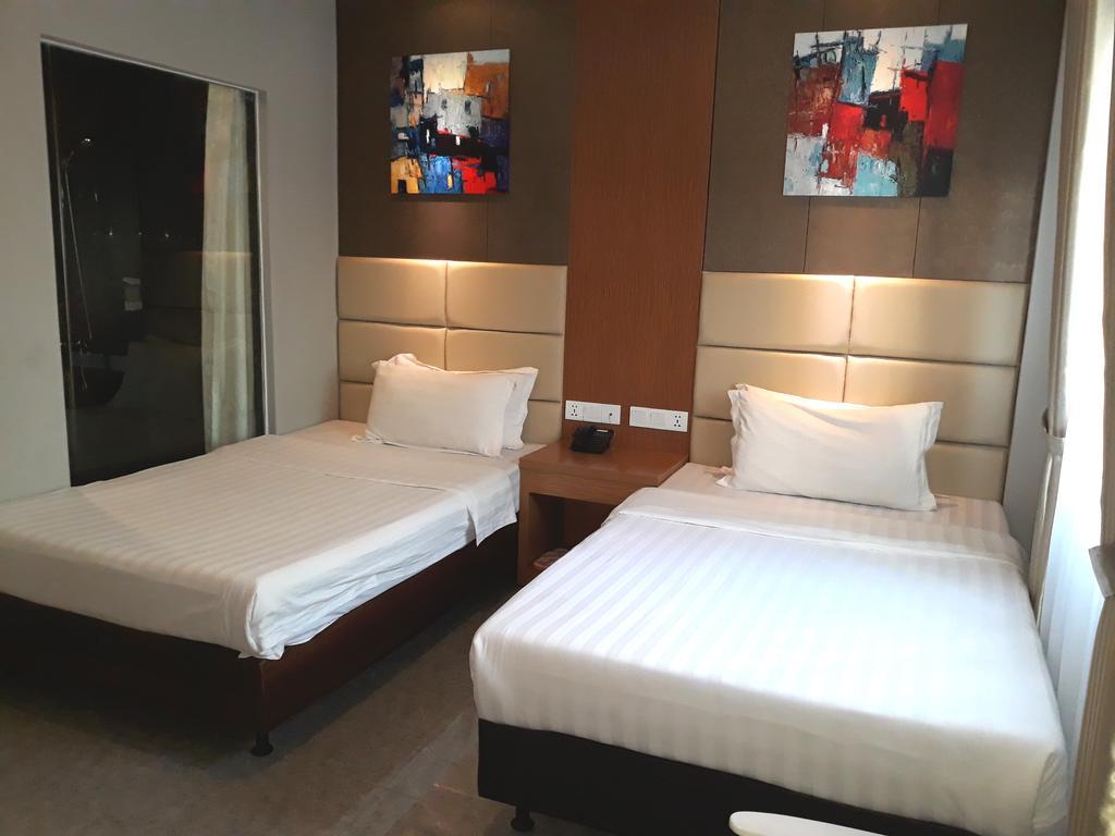 Mustika Gajah Mada Hotel Jakarta Extérieur photo