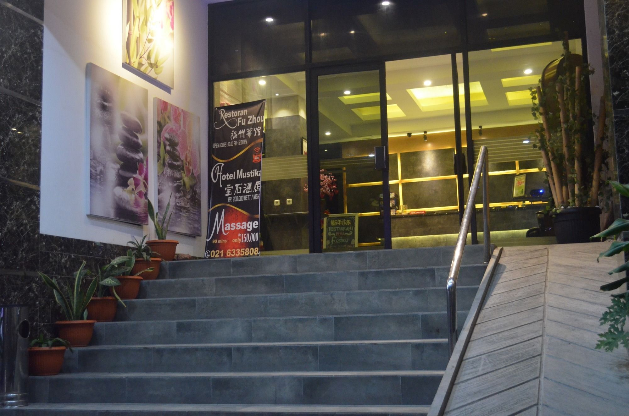 Mustika Gajah Mada Hotel Jakarta Extérieur photo